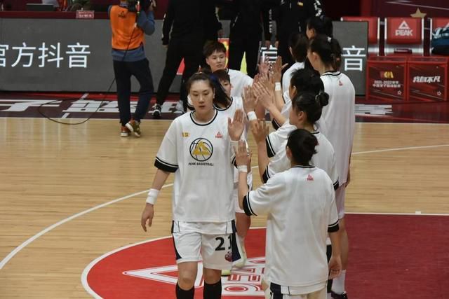 日韩成人免费在线